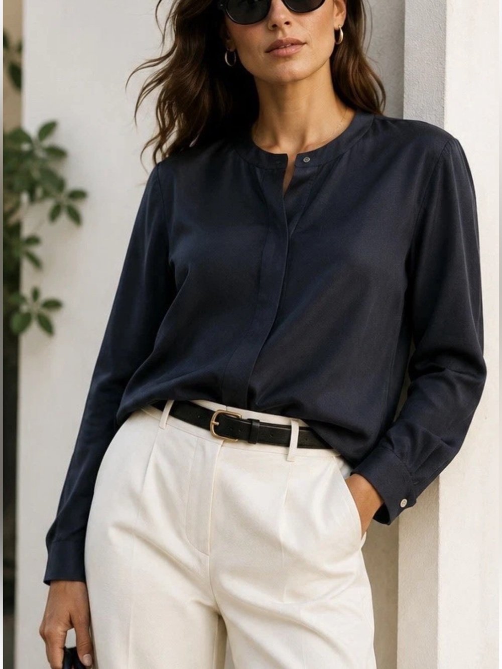 VTG Alcott & Andrews
100% Silk Collarless Blouse Navy
RETAIL PRICE: $128